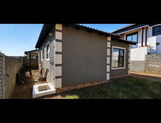2 BEDROOM FREEHOLD FOR SALE IN VANDERBIJLPARK CE 4